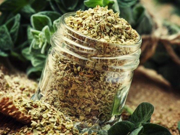Marjoram flakes